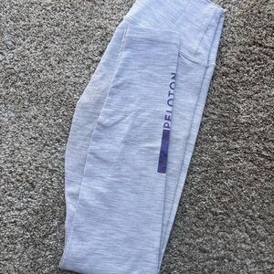 Lululemon Peloton Gray Leggings Women’s size 6